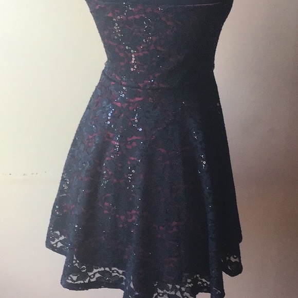 Beautiful lace overlay dress - Picture 4 of 4